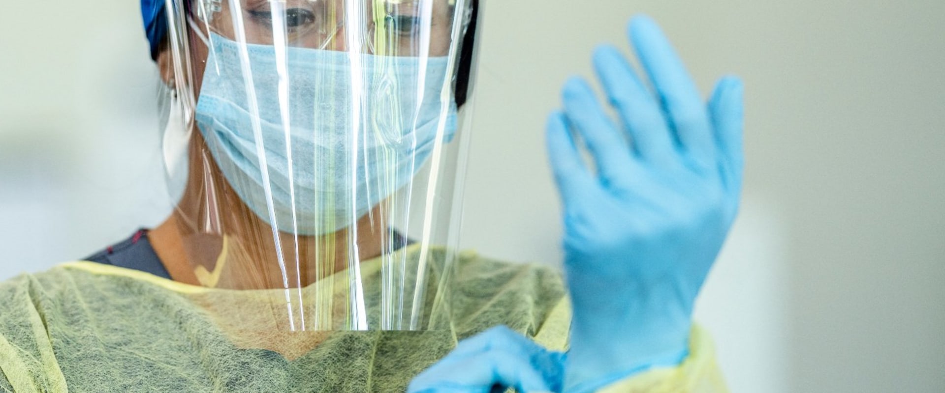 What are some examples of ppe in healthcare?